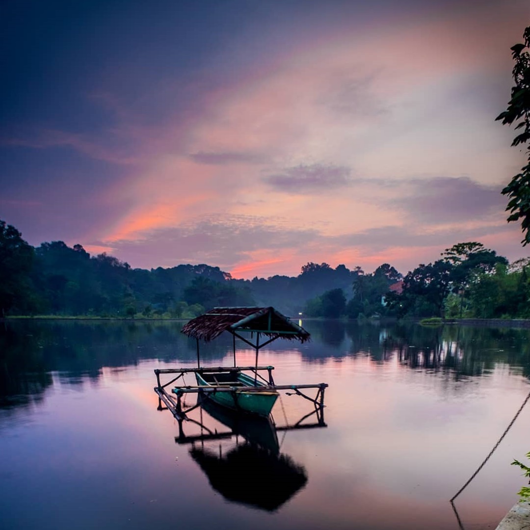 Danau Situ Gede, Tempat Wisata Secantik Lukisan di Bogor!