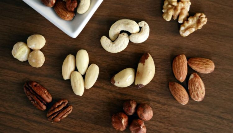 tips makan sehat untuk jantung mengganti dengan kacang
